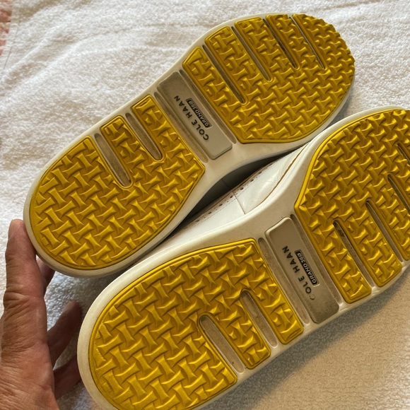 Cole Haan men’s golf shoes, size 10, white wingtip - Picture 6 of 6